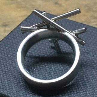 Unieke stalen ring met stokjes